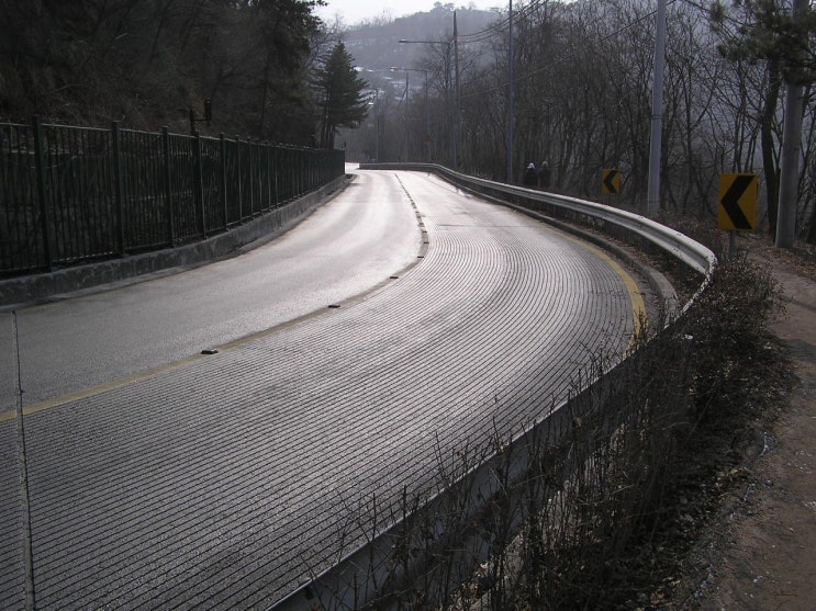 서울 북악산 팔각정과 북악스카이웨이...서울시 종로구