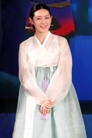 외모로는 톱이라고 안하는 사람이 더 많지만 한복으론 톱이라는데 거의다 동의하는 연예인 | 인스티즈