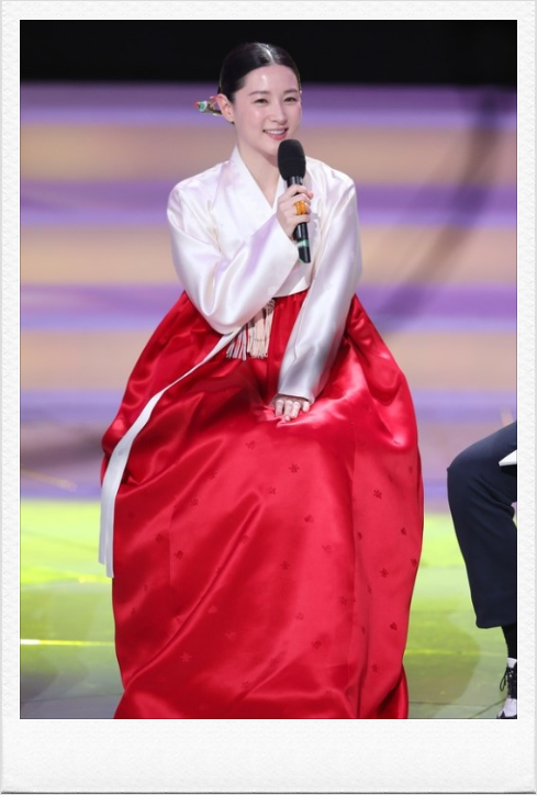 외모로는 톱이라고 안하는 사람이 더 많지만 한복으론 톱이라는데 거의다 동의하는 연예인 | 인스티즈